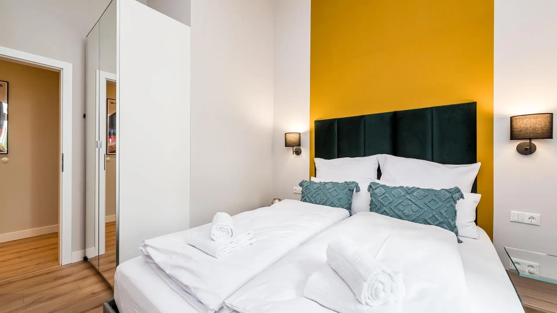 Luxurioese Design Apartments Mit Je 3 Schlafzimmern  Berlin